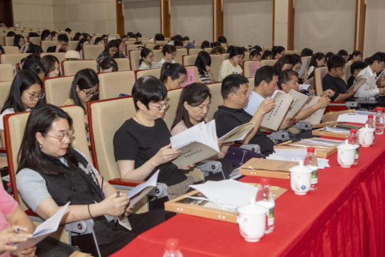 四川外国语大学师生同上沉浸式互动思政课 穿越时空体悟“红岩精神”_fororder_微信图片_20250517190302