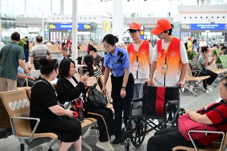 图片新闻｜重庆东站首迎“暑运”