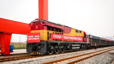 2026年首趟铁海联运“重庆造”新能源汽车专列启程
