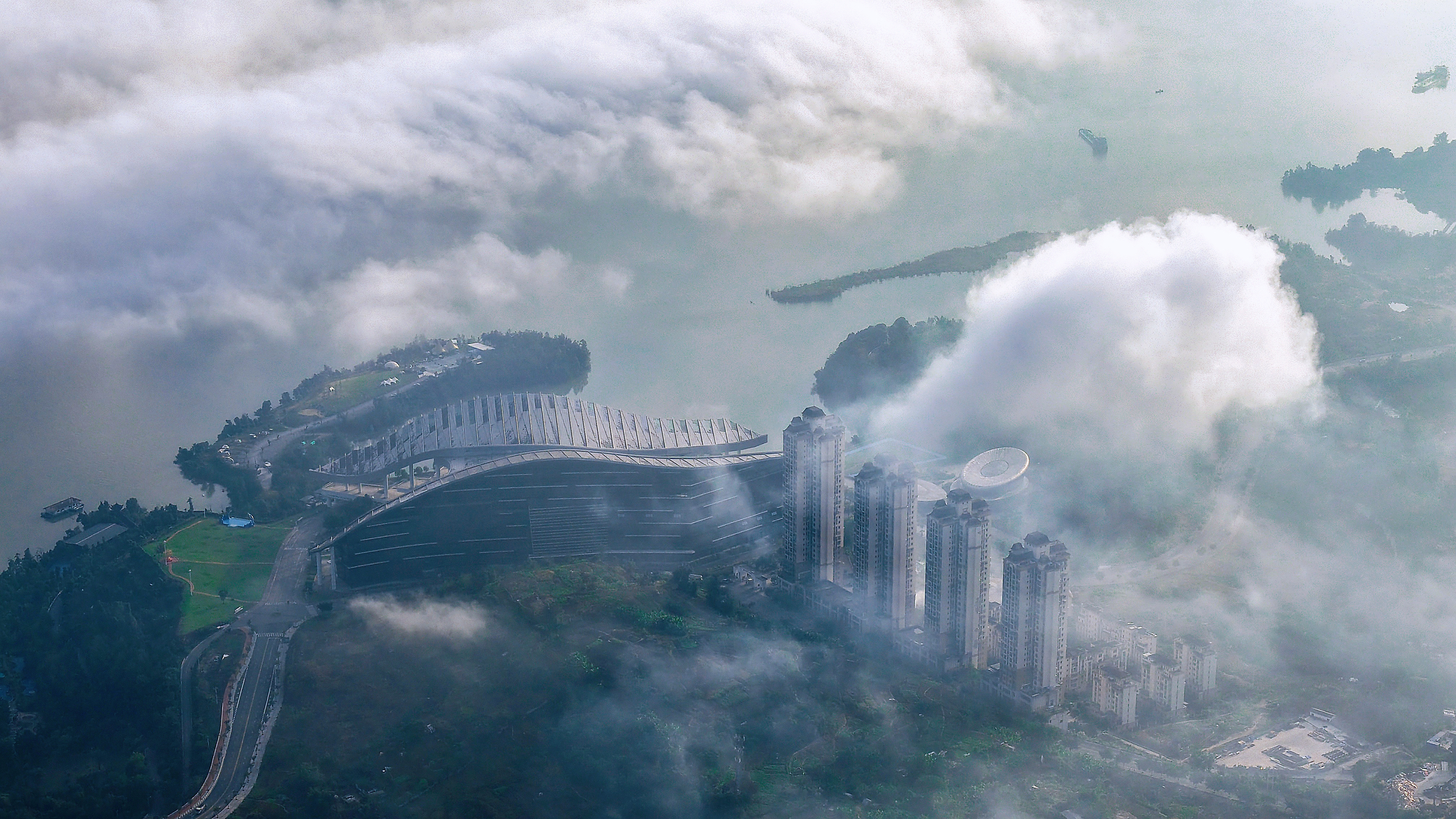 重庆：流云作画城景美