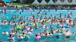 重庆涪陵：水上乐园激活夏日文旅经济