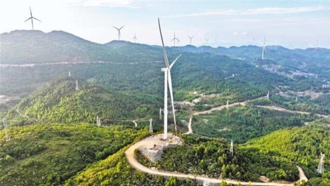 重庆最大单机风电项目完成吊装 年发电量达1.1亿千瓦时