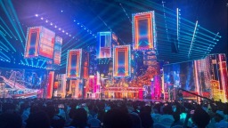 歌曲《重庆，为你停留》惊艳亮相2025上合组织国家电影节闭幕式