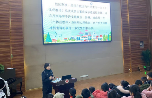 重庆两江新区“警察妈妈”谭俊：藏蓝星光守护童心_fororder_微信图片_20250603164628