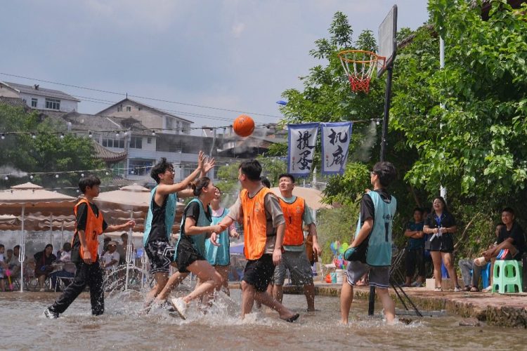 重庆北碚：亲水运动乐享清凉