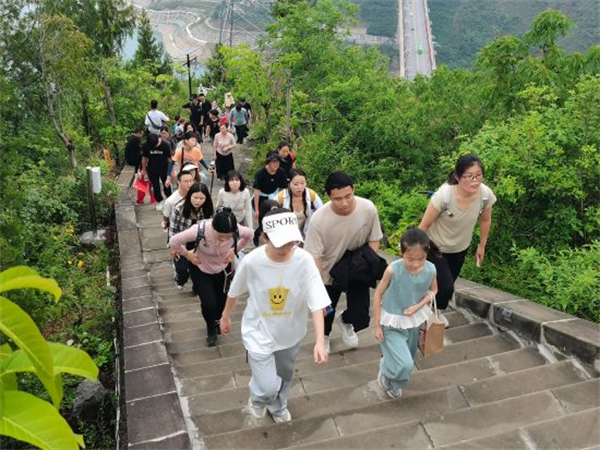 重庆巫山：三峡龙脊徒步挑战赛热血开跑_fororder_图片2