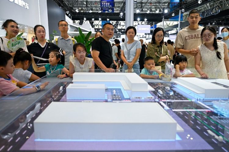 图集｜2025智博会：新能源汽车展区 科技引领未来出行