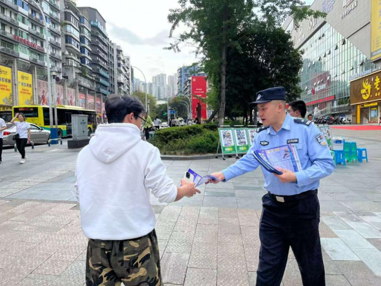 重庆涪陵民警夏鑫：创新思维破题基层治理_fororder_mmexport1760947818427