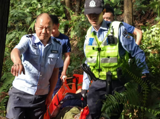 重庆江津警方成功营救一名徒步受伤“驴友”_fororder_微信图片_20250506144645