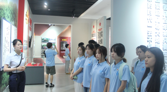 重庆理工大学学子赴邱少云纪念馆开展沉浸式思政实践_fororder_微信图片_20250709143402