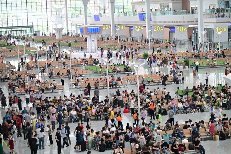 图片新闻｜重庆东站首迎“暑运”