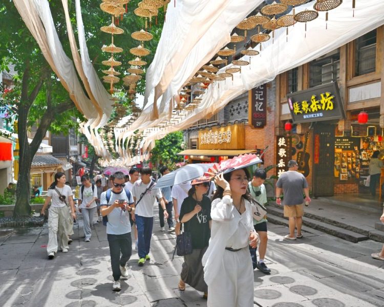 “雄奇山水 新韵重庆”——兼具地理质感与人文张力