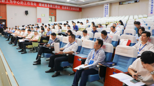重庆水利电力职业技术学院“双代会”举行_fororder_图片2