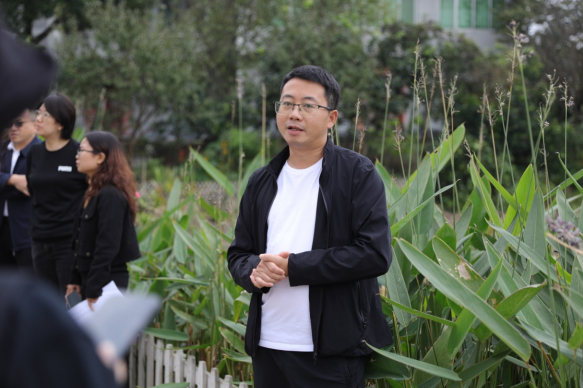 青春红岩｜“空心村”蝶变“网红村” 重庆璧山将军村：电力“红马甲”点亮乡村振兴路_fororder_微信图片_20251103153836