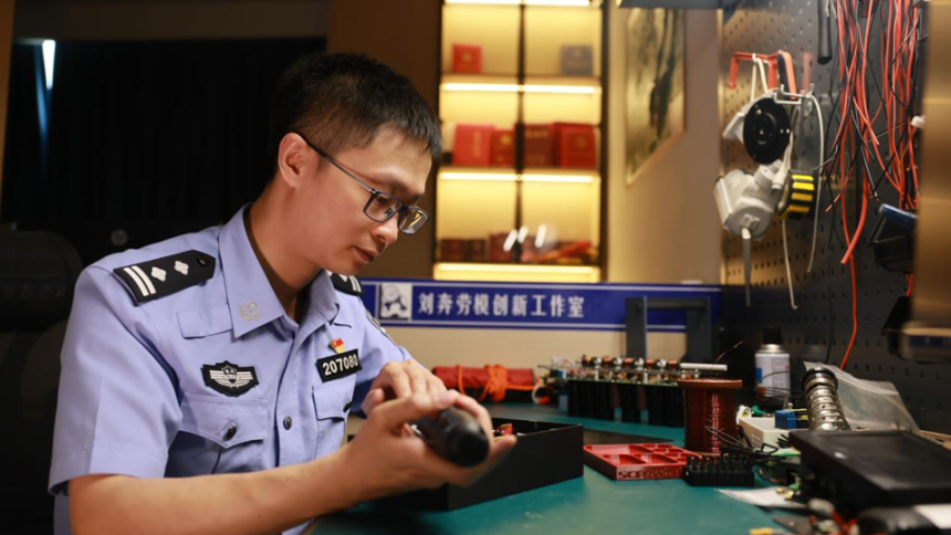 从“抓贼奔”到“技术刘”：重庆刑侦尖兵的数字化革新之路