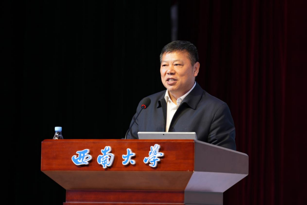 西南大学近千名师生同上思政大课 激发青年学子使命担当_fororder_图片3