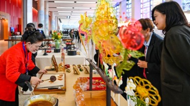 多彩非遗精品展向亚洲各国展现重庆非遗魅力