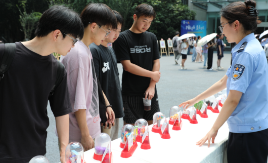 非遗技艺“话”禁毒 重庆渝北区2025年全民禁毒宣传月启动仪式在西南政法大学举行_fororder_微信图片_20250611154501