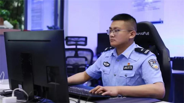 重庆合川民警李果：用数据破解案件密码的“技术狂魔”_fororder_图片1