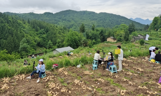 重庆巫山：特色农业产业助力农民增收 托起乡村振兴新希望_fororder_微信图片_20251020163402