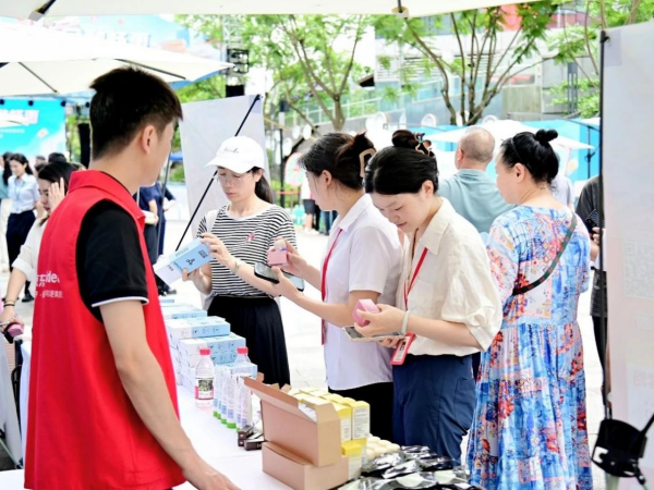 重庆：“渝悦消费・金融畅惠”金融赋能消费主题活动举行_fororder_图片2