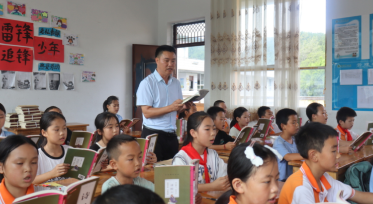 重庆彭水鹿鸣乡：以书香点亮乡村阅读之光
