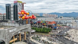 重庆：工业文旅焕新颜 假期消费人气旺