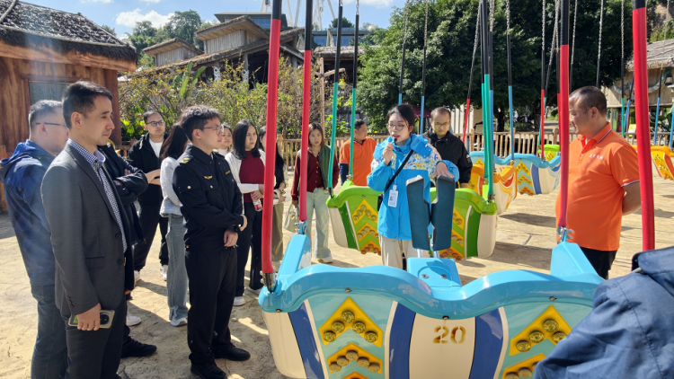 重庆市沙坪坝区“双轨并行” 守护儿童游乐安全_fororder_mmexport1761288097012