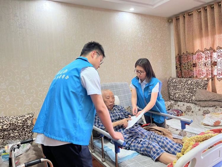 架起政企民连心桥 重庆市铜梁区有支暖心政务“帮帮办”志愿服务队