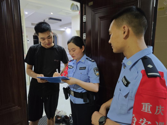 重庆“社区平安管家”伍晓霞：扎根社区的“警民连心桥”_fororder_微信图片_20250526125129