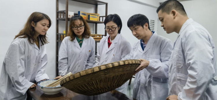 重庆涪陵：高级技师蔡苏荣膺“大国工匠”称号_fororder_图片2