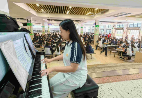 书香伴饭，乐声佐餐：重庆铜梁一中食堂变身“文化滋养地”_fororder_微信图片_20250603144820