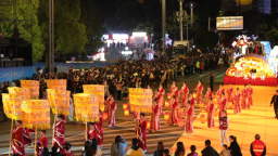 超然！2025丰都庙会首场夜间巡游举行