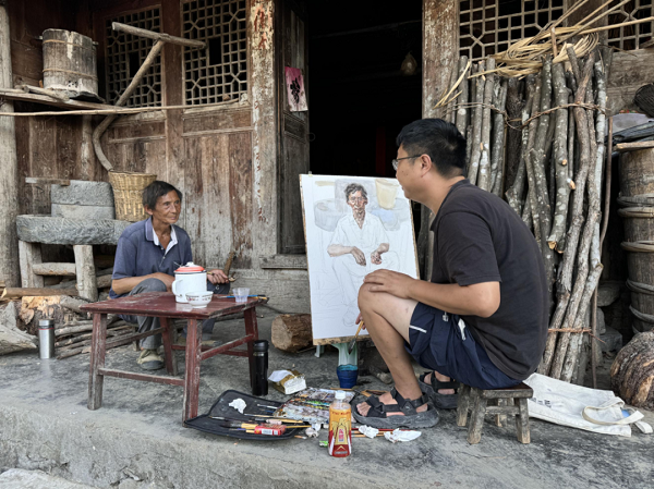 重庆酉阳：驻村“画像书记”离任之际 为典型人物送出一份特殊的“告别礼”_fororder_图片6