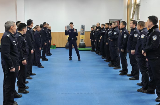 重庆北碚：粉笔藏蓝皆初心 公安“特殊园丁”护平安_fororder_微信图片_20250910131226
