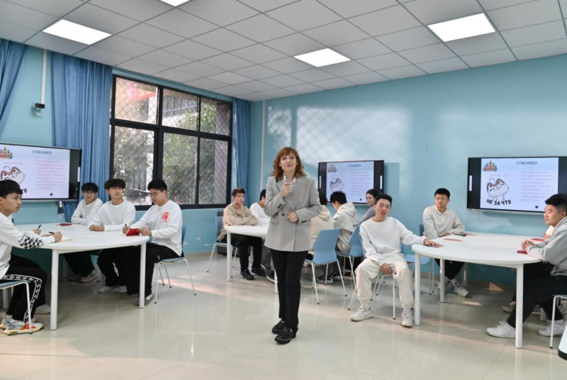 “魅力外教”⑩丨俄罗斯外教艾丽莎：钟情美丽山城 愿为中俄教育合作贡献力量_fororder_图片2