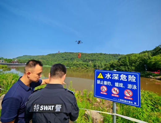 战高温保平安 重庆两江公安用汗水筑牢安全防线_fororder_微信图片_20250723164018
