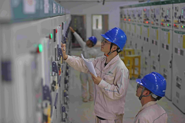 重庆彭水： 迁建变电站 助力渝厦高铁通车_fororder_图片1