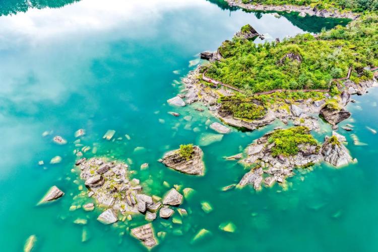 重庆黔江：小南海湿地自然保护区秋景如画