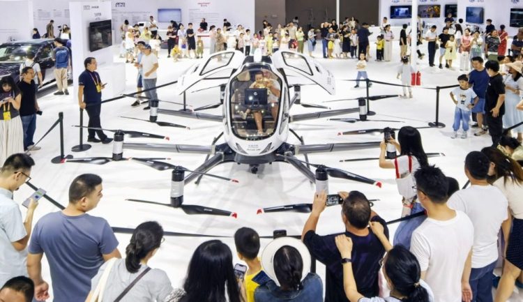图集｜2025智博会：新能源汽车展区 科技引领未来出行