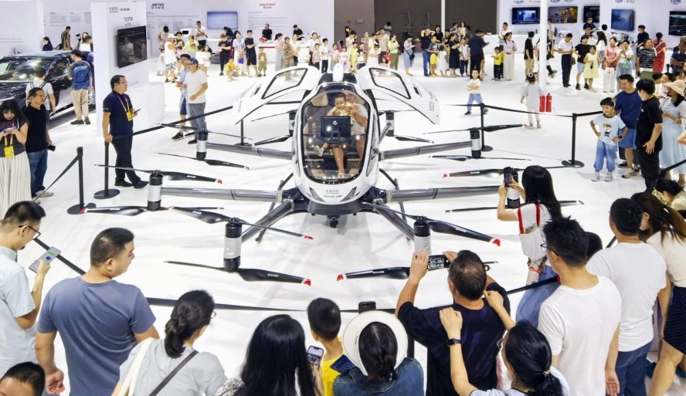 图集｜2025智博会：新能源汽车展区 科技引领未来出行