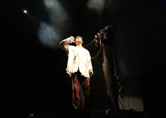 重庆红岩红沉浸式剧场推出建军节主题演出 以创新形式传承红色基因_fororder_微信图片_20250801144713