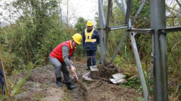 重庆彭水：电力春检进行时 党旗飘扬保供电