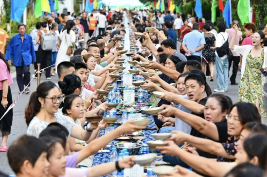重庆綦江：第九届安稳伏羊美食文化季开幕_fororder_微信图片_20250822140152