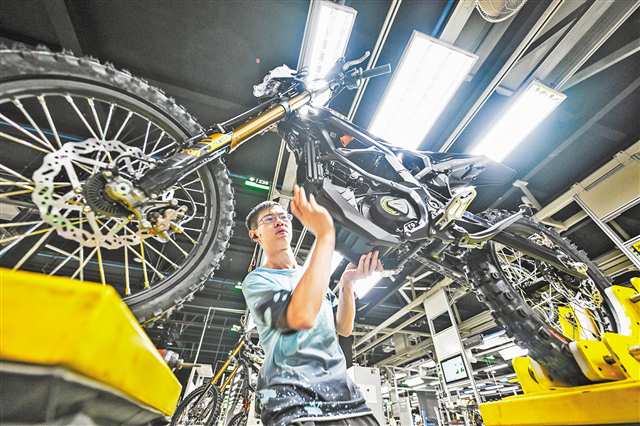 “重庆造”电动越野摩托出口近50个国家