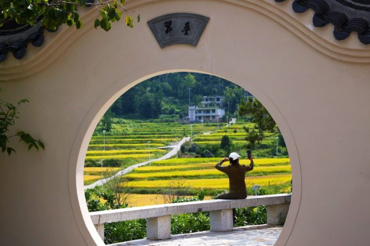 重庆黔江：水美乡村秋色浓