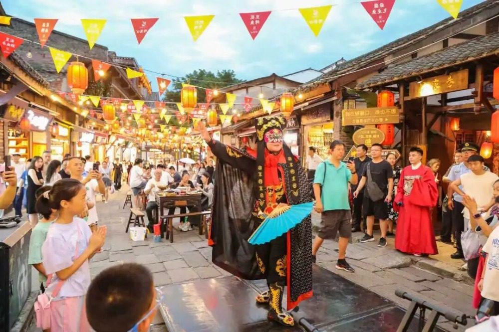 重庆非遗进景区 成为众多游客打卡热点