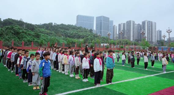 重庆两江新区行远雁智小学校以AI赋能消防演练 65秒全员撤离 重庆两江新区行远雁智小学校以AI赋能消防演练 65秒全员撤离