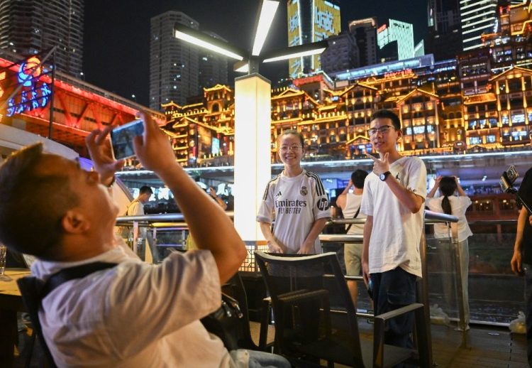 鎏金夜色里 游轮串起重庆美
