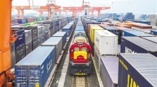 西部陆海新通道：2026年首趟年货班列抵渝
